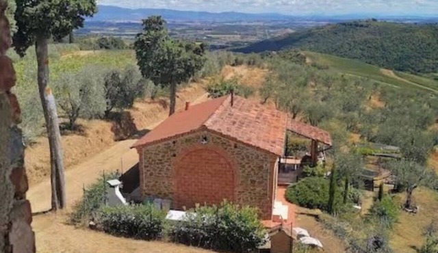 SECLUDED BARN nestled in the vineyards. Private garden and breathtaking views.