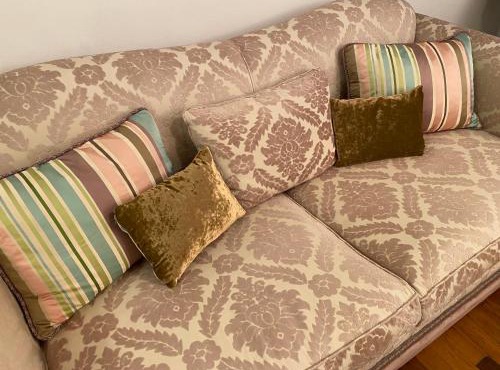 Silenzio Apartment -10 min Walk to center- 2 bedrooms -Free parking-Bike storage