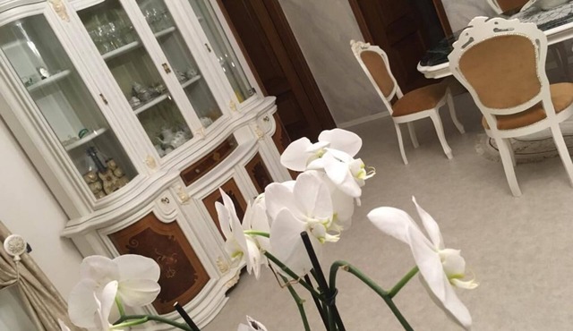 Single villa with lake view and large garden.