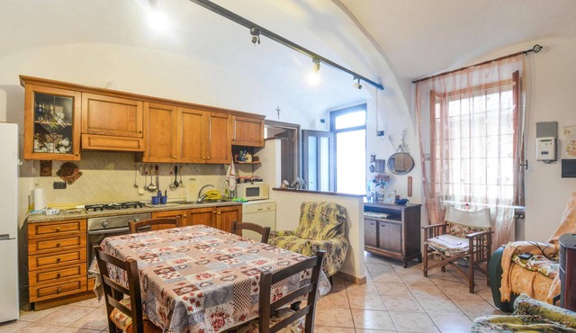 Spacious semi-detached house with large courtyard and shared outdoor pool. in Camino Monferrato