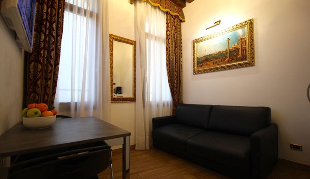 Splendid Star . San Marco Square Apt. - All inclusive Options. No Extras - WiFi