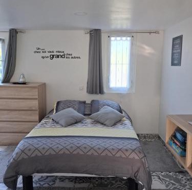 Studio calme climatisé avec borne recharge VE in Marcilly-sur-Tille