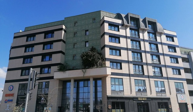 Studio double moderne à Rouen avec cuisine équipée in Rouen