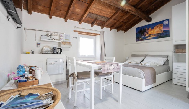 Studio 'Re Desiderio' with Wi-Fi and Air Conditioning