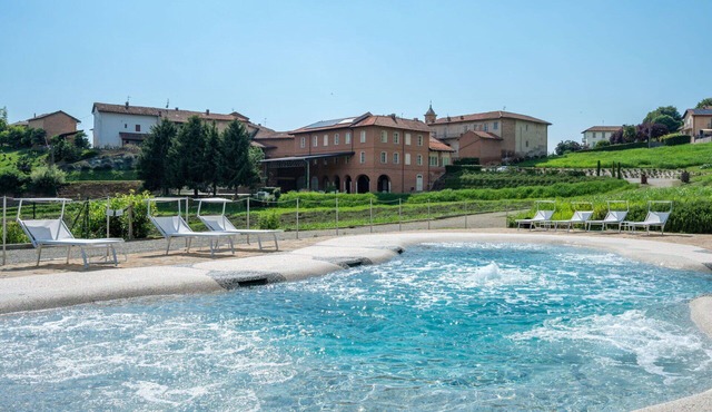 Stunning private villa with hot tub, A/C, private pool, WIFI, TV, terrace and panoramic view