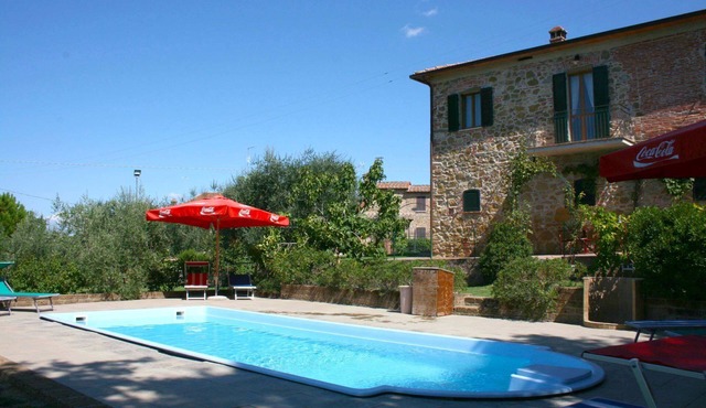 Stunning private villa with private pool, WIFI, TV and balcony, close to Montepulciano