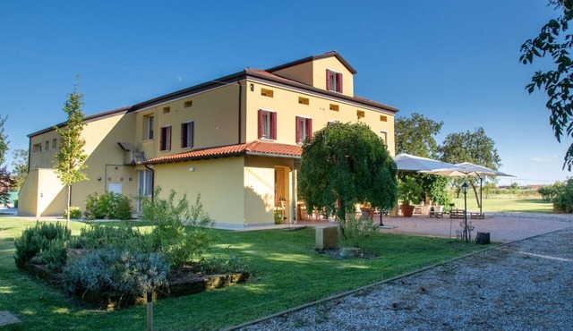 Stunning private villa for 7 people with private pool, WIFI, A/C and pets allowed