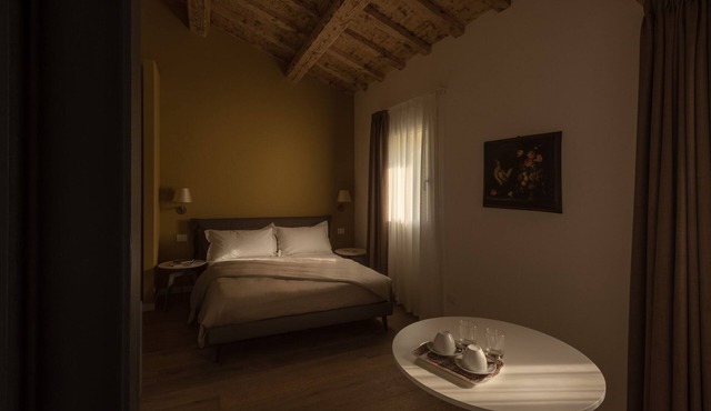 Suite-Deluxe-Ensuite with Shower-Courtyard view-Nogara