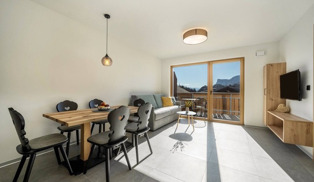 "Sunnig - Apartment Morgensonne" with Mountain View, Balcony & Wi-Fi