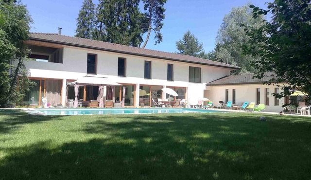 Superb Leman-side property with private swimming pool & tennis court in Sciez