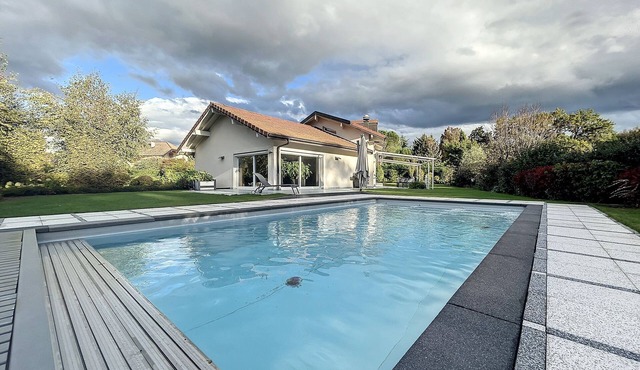 Superb villa on Lake Leman in Messery