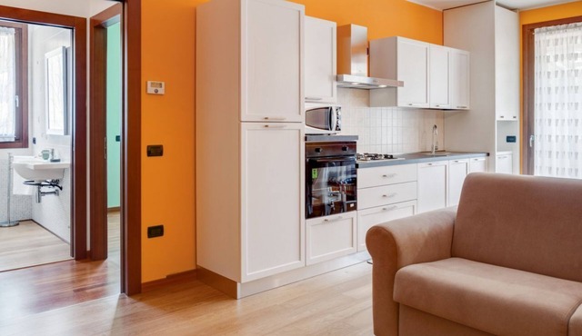The apartment is located on the ground floor of a residence, with private garden (35 sqm). There are no steps to access the apartment.Of 50 square meters it comfortably accommodates 4 people, with a double bedroom and a sofa bed in the living room.Car ga