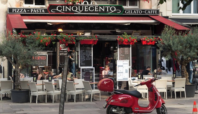 THOUGHTFULLY DESIGNED WITH CONTEMPORARY ELEGANCE NEXT TO LOUVRE -RUE SAINT DENIS in Paris