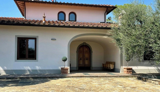 Three-storey villa in Bagno a Ripoli in Bagno a Ripoli