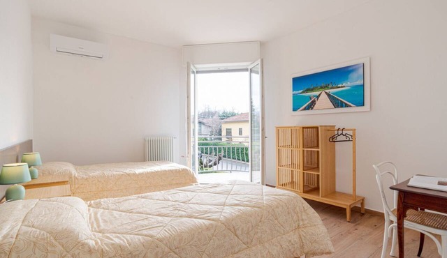 Travel with your family and friends and explore lakes and mountains near Como!This spacious apartment, with two bedrooms, two bathrooms, open space kitchen with island, large living room, small terrace, is located on the road that connects the two main c