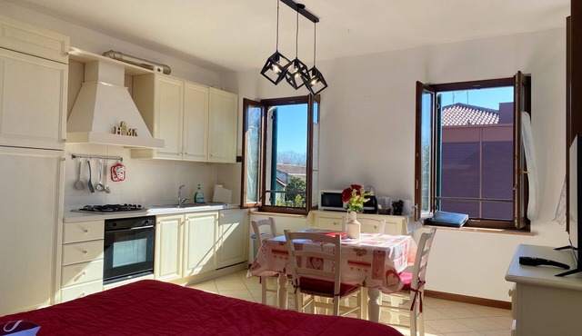 Verona Red Suite: Comfort & Parking Space Between Arena & Fairgrounds
