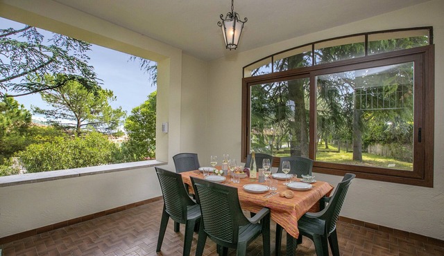 Villa Alberti Apt Bruna 900m from Garda lake w/shared garden, Salò, Italy