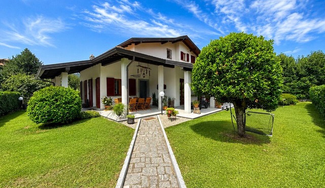Villa dei Mumi by Lago Reisen