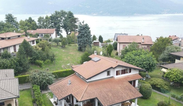 Villa 'Dei Mumi' on Lake Maggiore – Spacious Comfort for 8 Guests