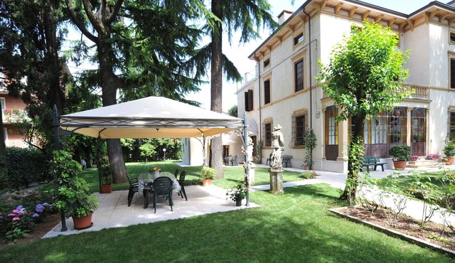 Villa Gloria 1. Apartment near downtown with private parking