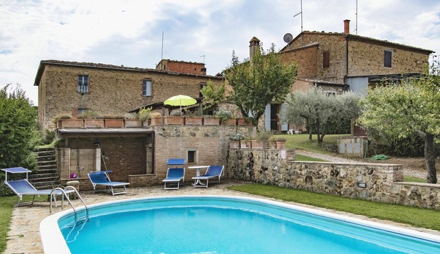 Villa in Sinalunga with 3 bedrooms sleeps 5