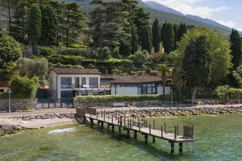 Villa Locchi with private Pier