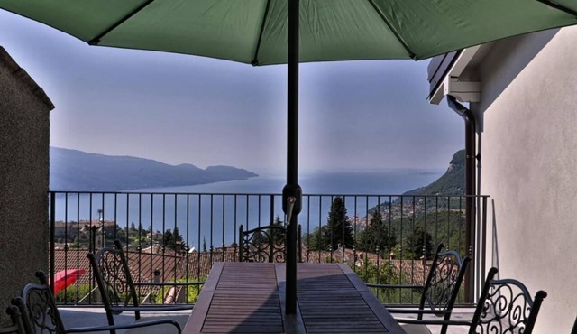 Villa "Pineta" with Lake View, Private Pool & Wi-Fi