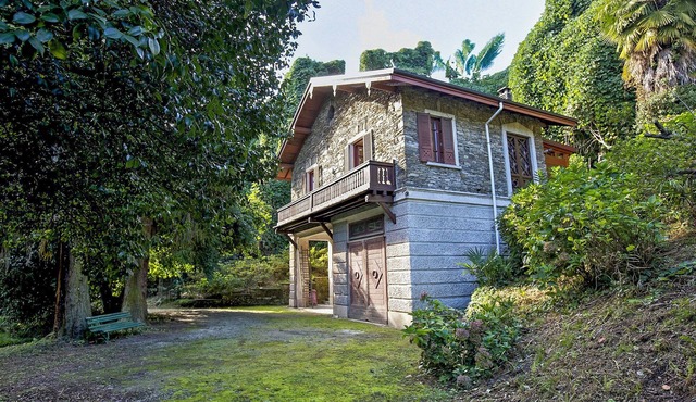 Villa Scagliola by Lago Reisen