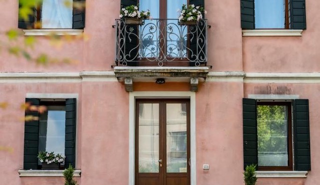 Villa Trevisi - ROOMS -free parking