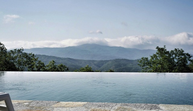 Villa with infinity pool in Piedmont mountains in Ponzone