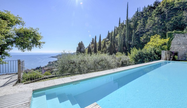 Wonderful house with private pool in Limonaia