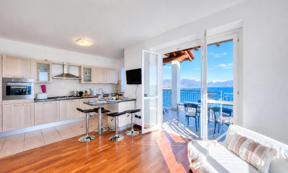 La Sacca Apartment | Penthouse The Magnifique View in Stresa