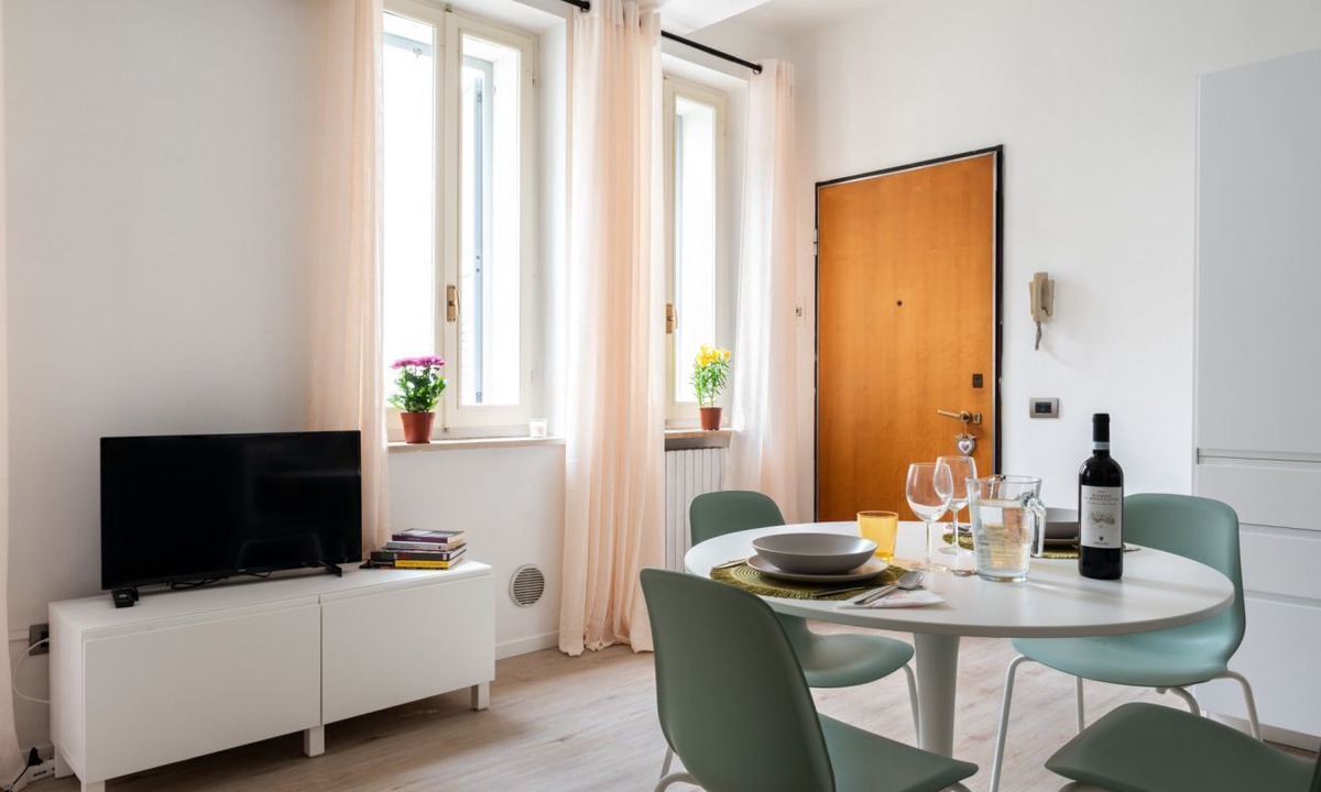 Parma City Centre Apartment | Apartment located on the second floor of a building without a lift.In 58 square meters of space it accommodates 2 people a double bedroomVery quiet and peaceful, it overlooks the internal courtyard of a building.We are located in the historic center a fe