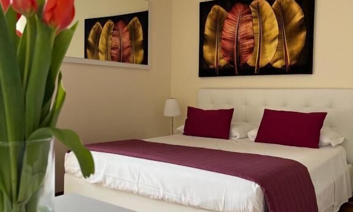 Peschiera del Garda Villa | Giardino Segreto Apartments
