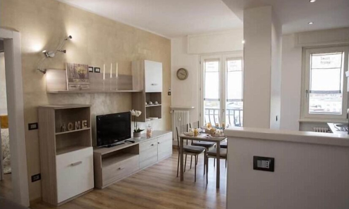 Villaggio degli Sposi House | Carrara Hospital Home. A bright and modern apartment located at Via delle Cave 9