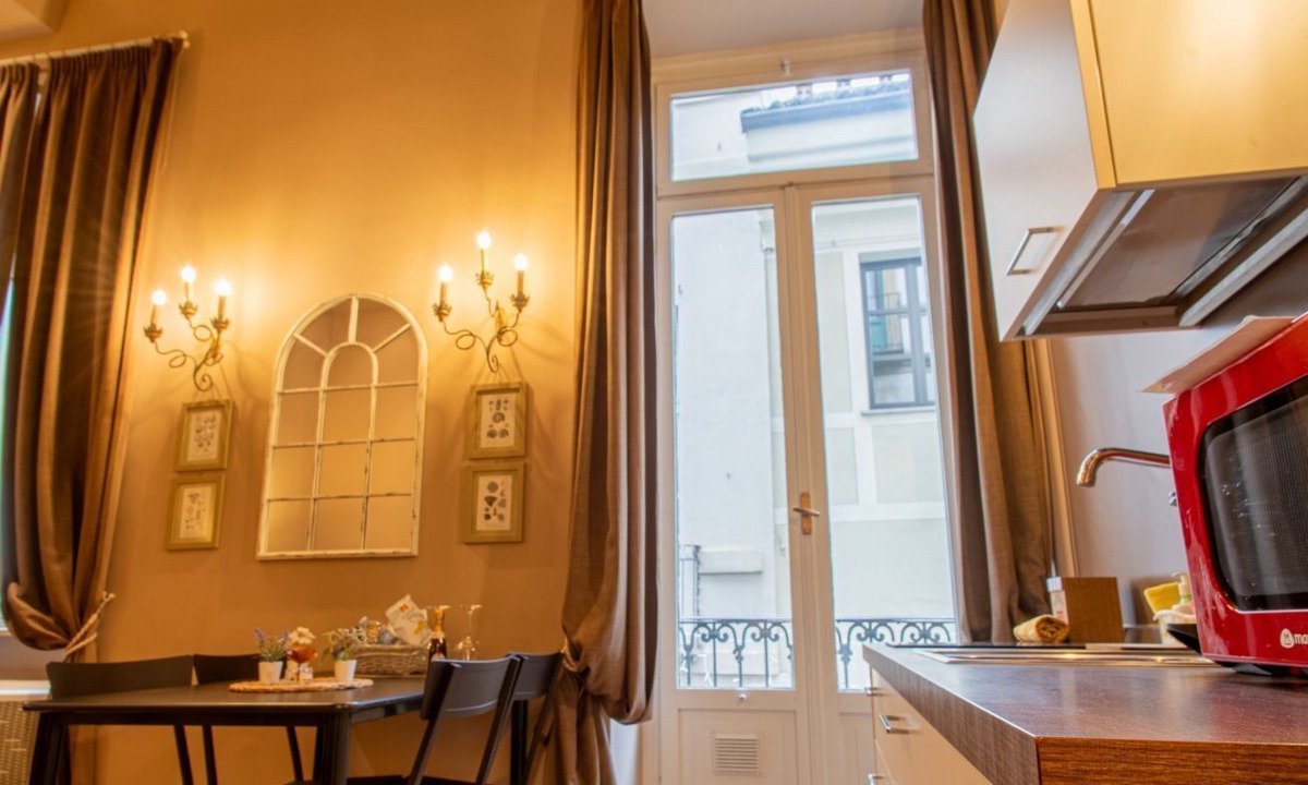 Roman Quarter Apartment | Atriums Apartment Quovis Domus, an enchanting nest in the heart of city centre