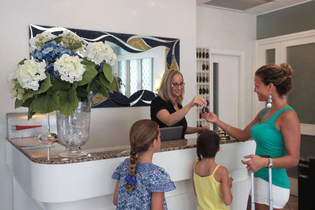 Fogliano Marina Hotel | Family Hotel Antibes -50m dal mare -