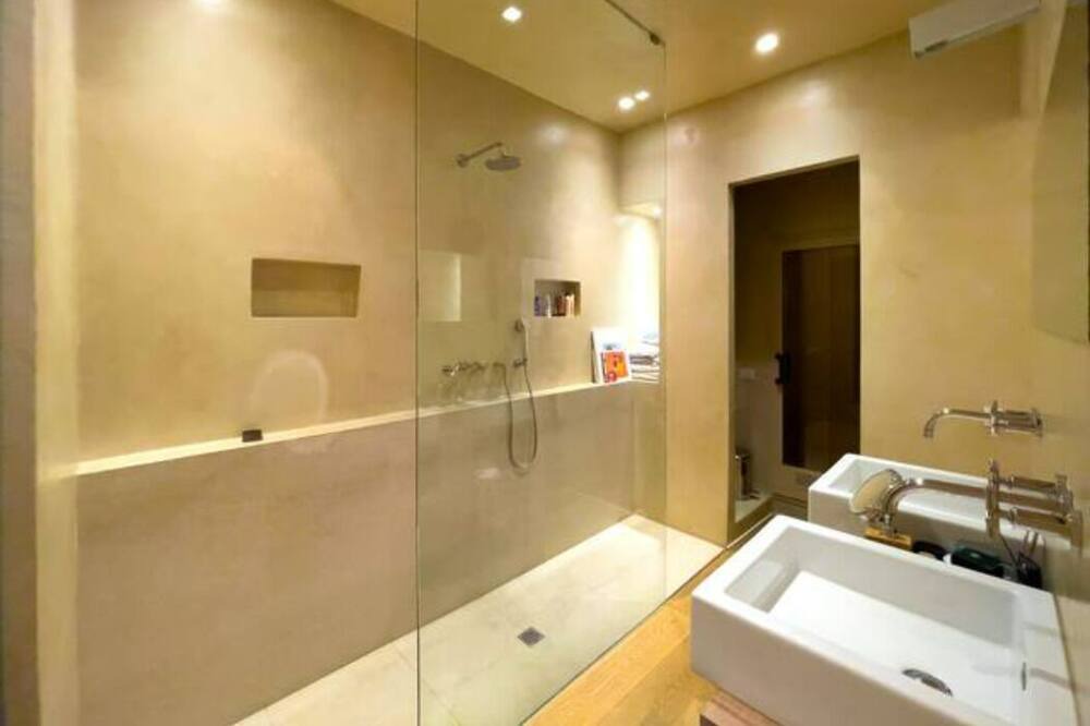 Photo of Bathroom in Gioia