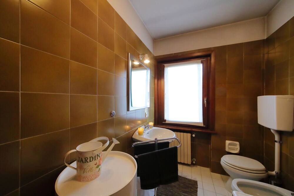Photo of Bathroom in Teola