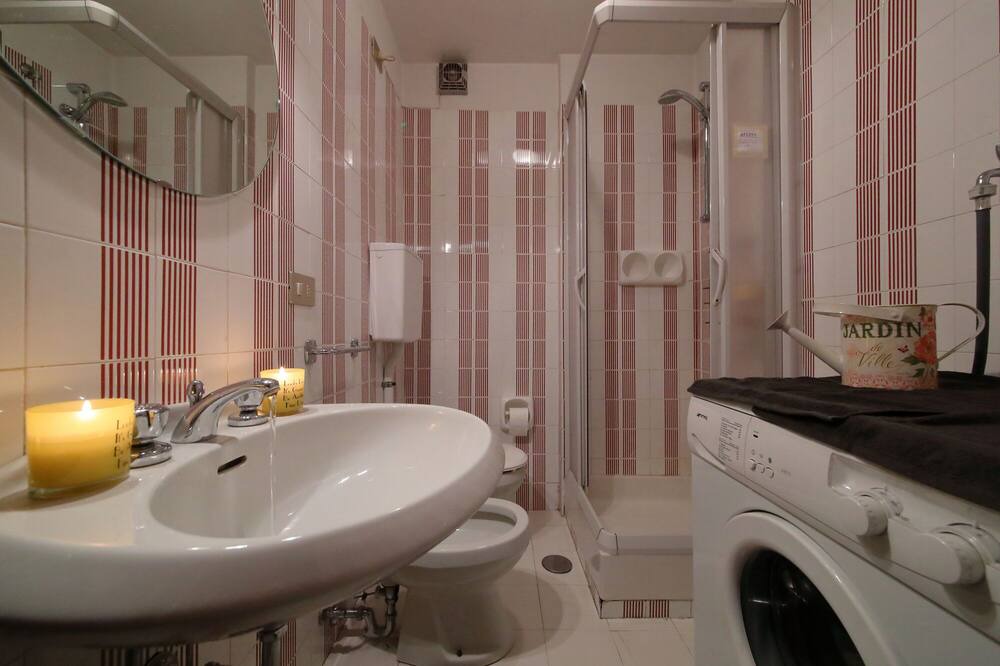 Photo of Bathroom in Teola