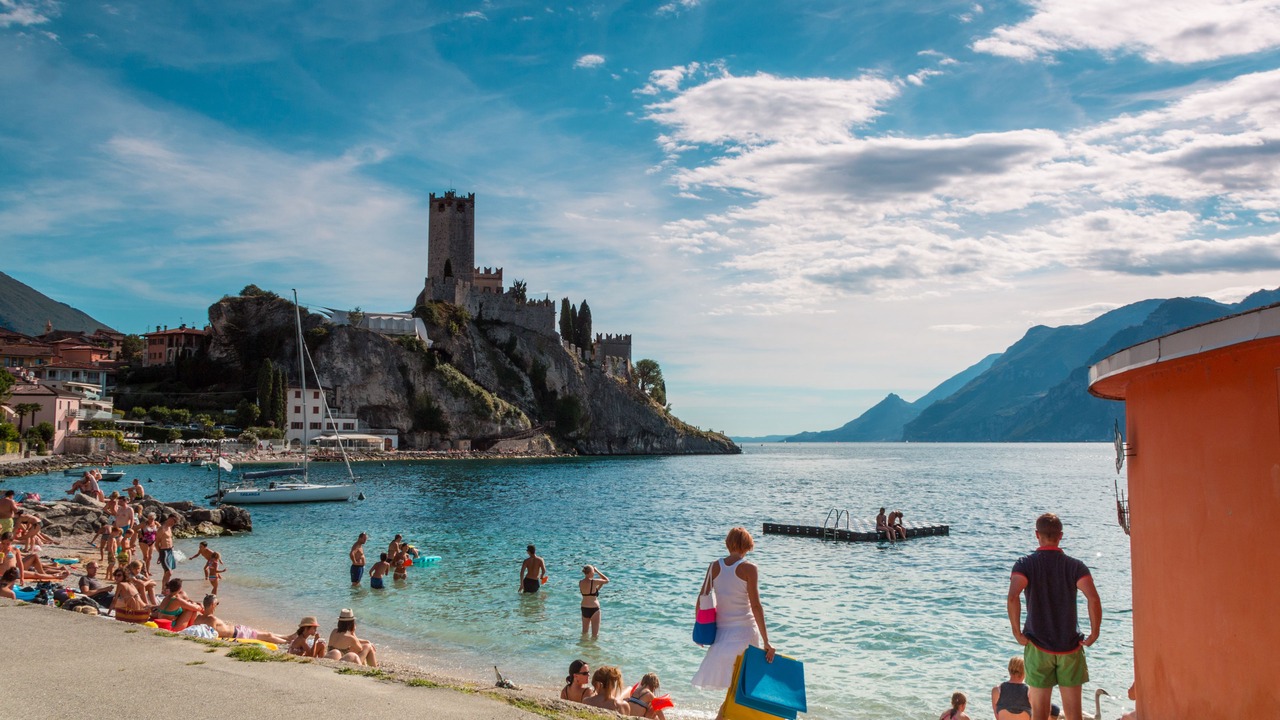 Photo of Human In Picture in Malcesine Old Town