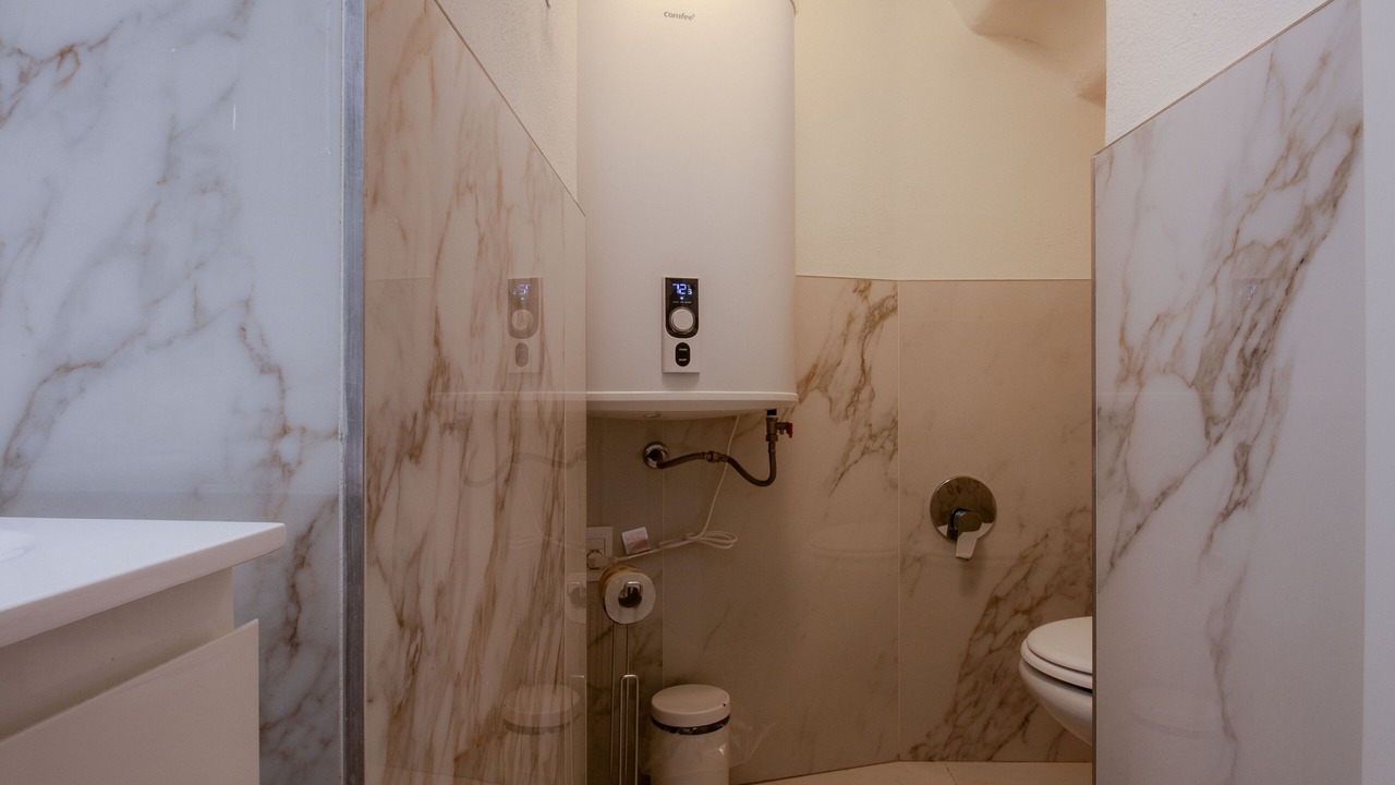 Photo of Bathroom in Magenta
