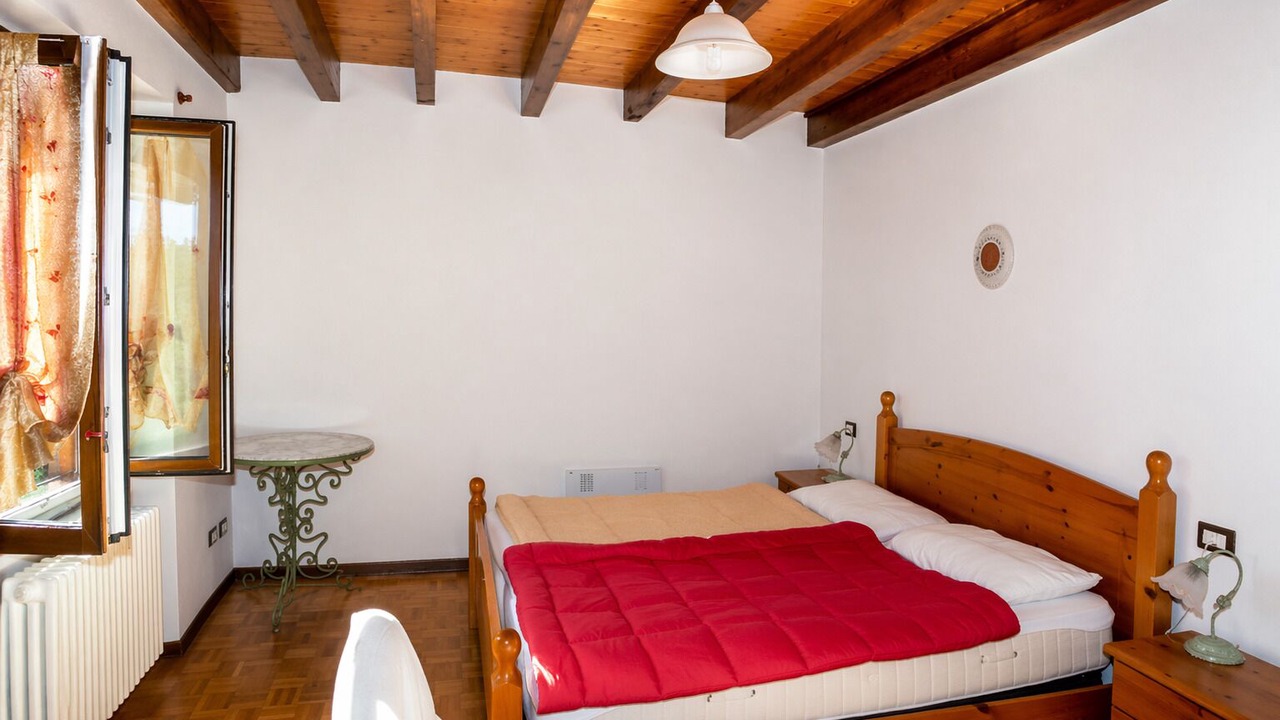 Photo of Bedroom in Tronzano Lago Maggiore