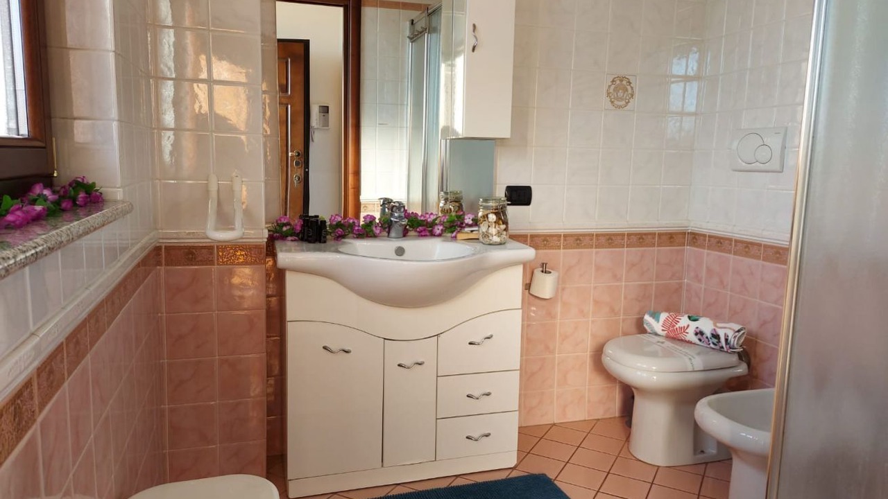 Photo of Bathroom in Rho