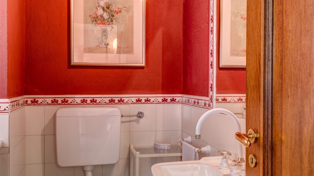 Photo of Bathroom in Guarene