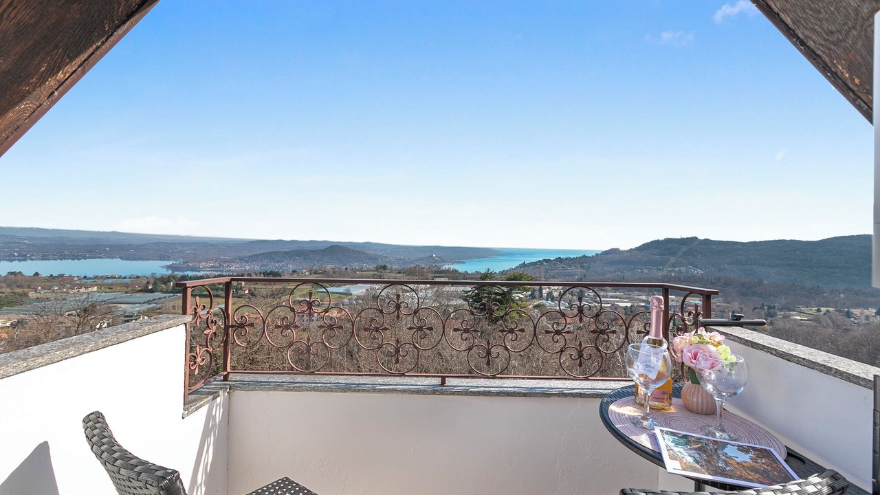 Photo of Patio Balcony in Nebbiuno