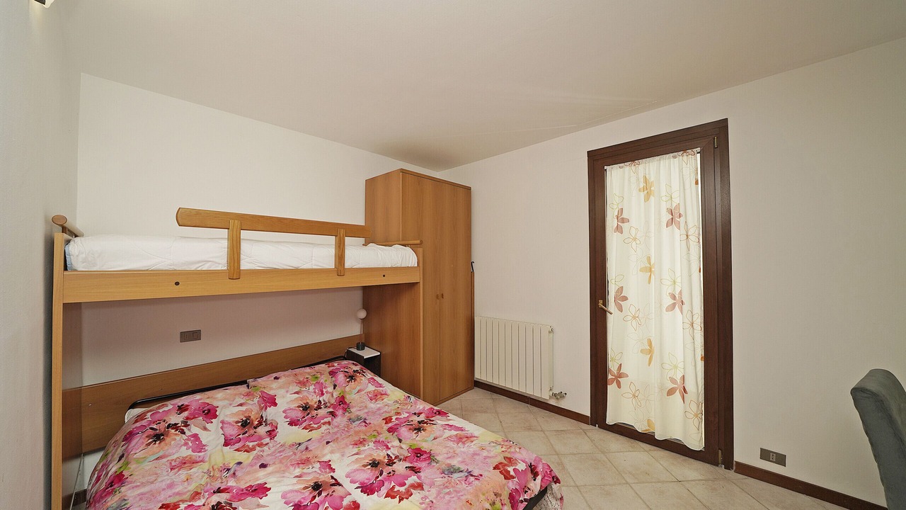Photo of Bedroom in Puegnago del Garda