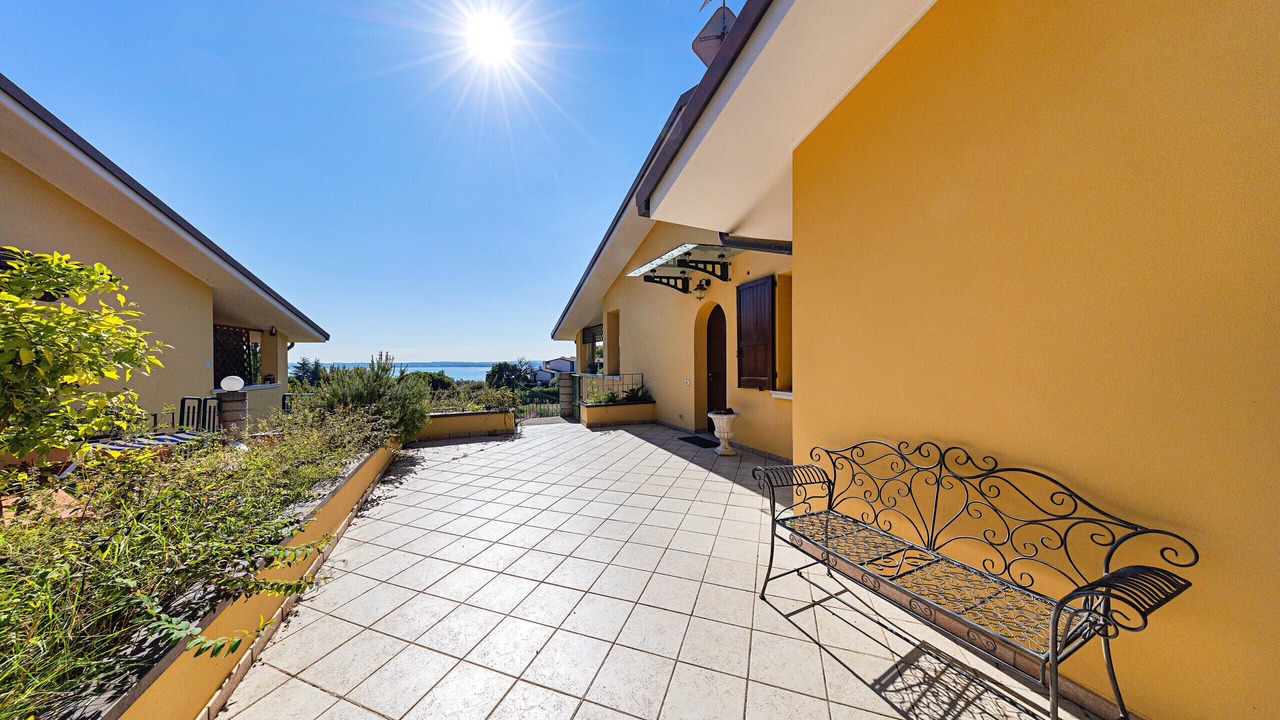 Photo of Patio Balcony in Soiano del Lago