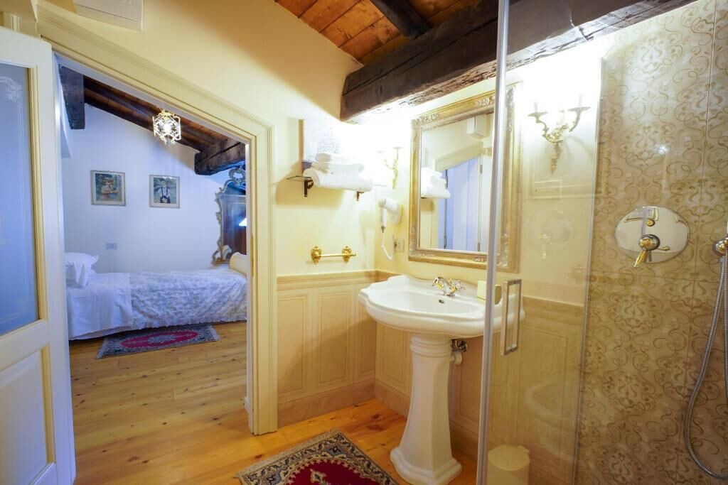 Photo of Bathroom in Est
