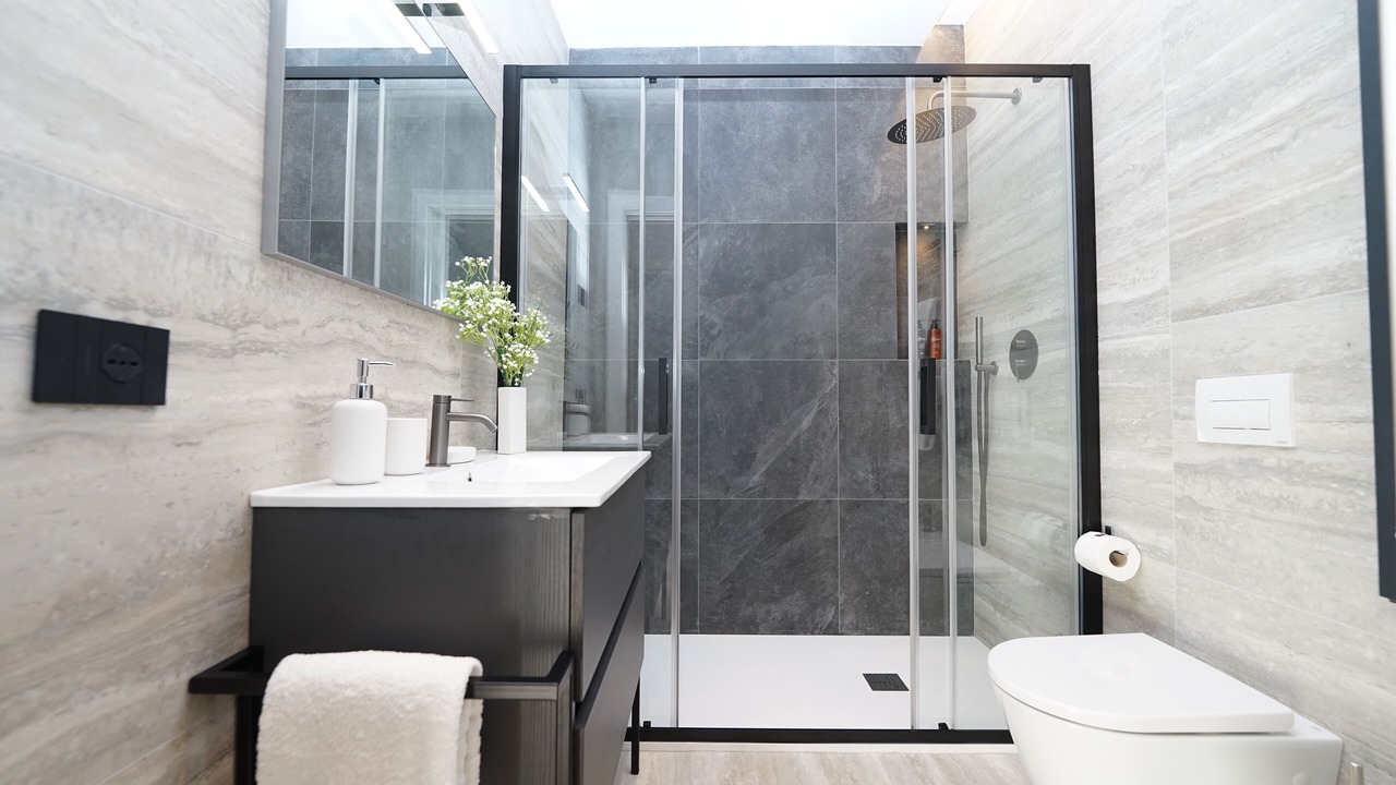 Photo of Bathroom in De Angeli